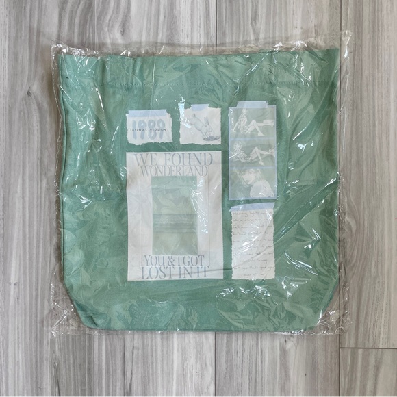 Taylor Swift We Found Wonderland Green Tote Bag NWT SEALED 1989 Taylor’s Version - Picture 2 of 3